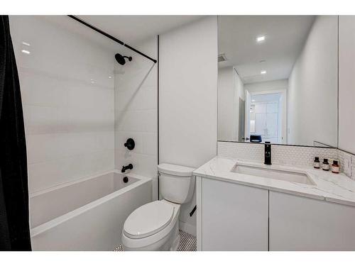 510-8505 Broadcast Avenue Sw, Calgary, AB - Indoor Photo Showing Bathroom