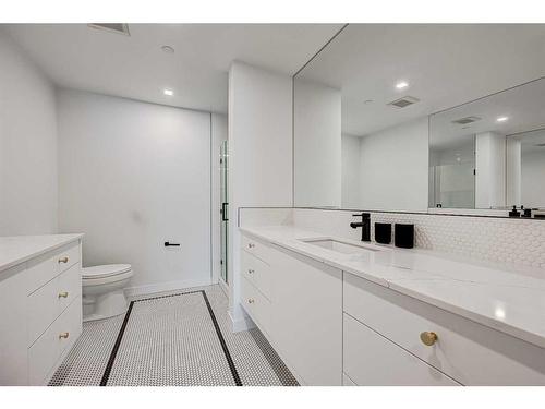 510-8505 Broadcast Avenue Sw, Calgary, AB - Indoor Photo Showing Bathroom