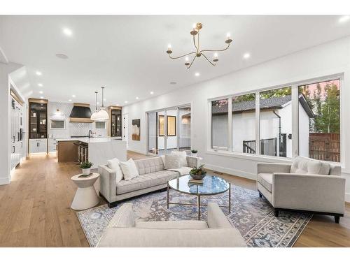 4024 4 Avenue Sw, Calgary, AB - Indoor Photo Showing Living Room