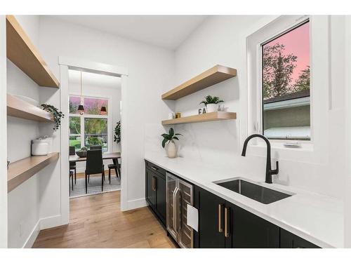 4024 4 Avenue Sw, Calgary, AB - Indoor Photo Showing Kitchen