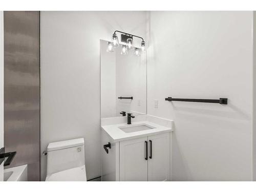 4024 4 Avenue Sw, Calgary, AB - Indoor Photo Showing Bathroom