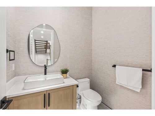 4024 4 Avenue Sw, Calgary, AB - Indoor Photo Showing Bathroom