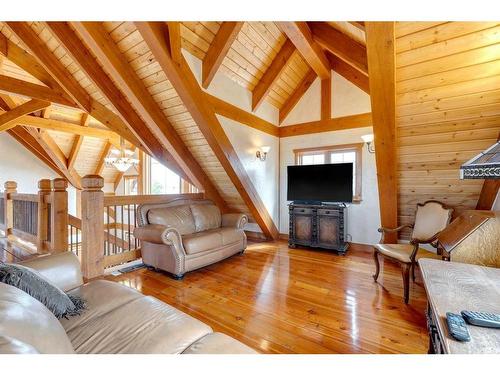 373195 48 Street West, Rural Foothills County, AB - Indoor Photo Showing Living Room