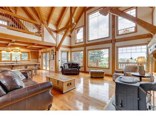 373195 48 Street West, Rural Foothills County, AB - Indoor Photo Showing Living Room