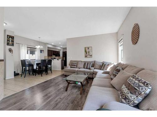 539 East Lakeview Place, Chestermere, AB - Indoor Photo Showing Living Room