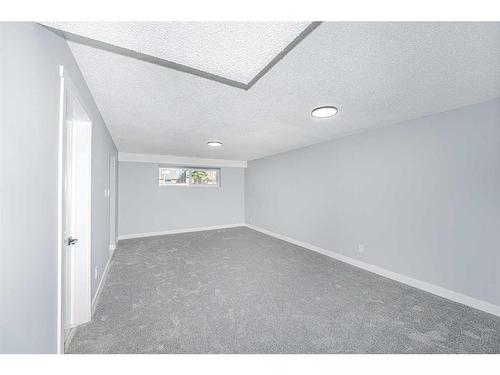 6403 Centre Street Nw, Calgary, AB - Indoor Photo Showing Other Room