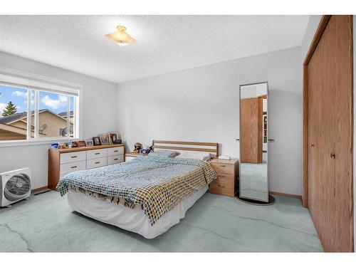 28 Martinwood Way Ne, Calgary, AB - Indoor Photo Showing Bedroom