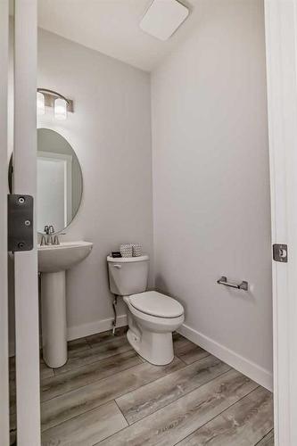 693 Creekmill Court Sw, Airdrie, AB - Indoor Photo Showing Bathroom