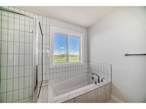 693 Creekmill Court Sw, Airdrie, AB - Indoor Photo Showing Bathroom