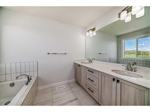 693 Creekmill Court Sw, Airdrie, AB - Indoor Photo Showing Bathroom