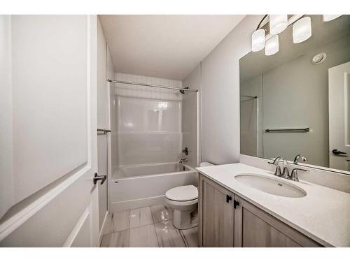 693 Creekmill Court Sw, Airdrie, AB - Indoor Photo Showing Bathroom