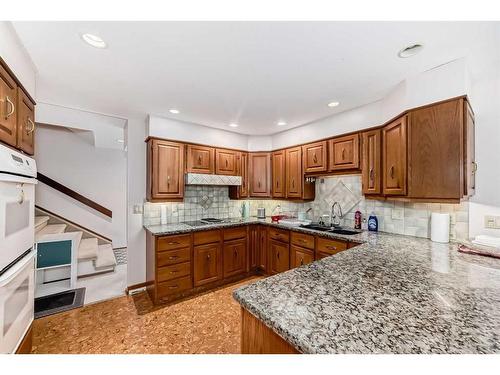 11-2200 Varsity Estates Drive Nw, Calgary, AB - Indoor Photo Showing Kitchen