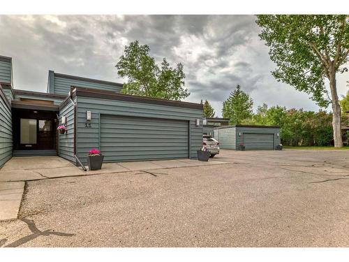 11-2200 Varsity Estates Drive Nw, Calgary, AB - Outdoor