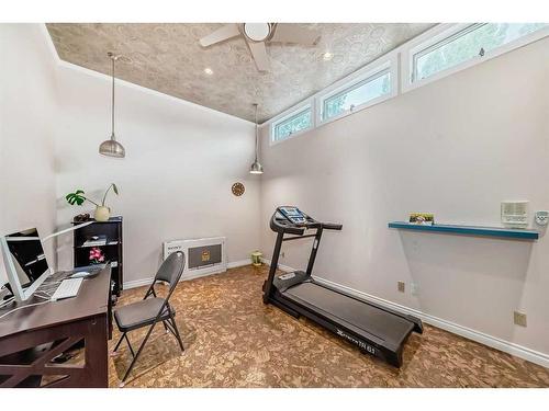 11-2200 Varsity Estates Drive Nw, Calgary, AB - Indoor Photo Showing Gym Room