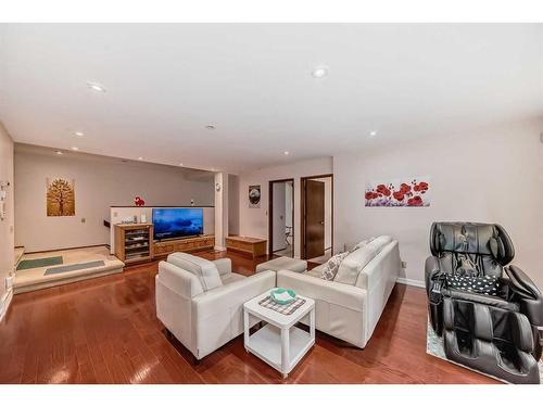 11-2200 Varsity Estates Drive Nw, Calgary, AB - Indoor Photo Showing Living Room