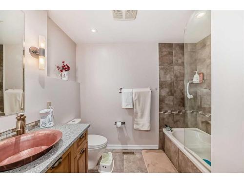 11-2200 Varsity Estates Drive Nw, Calgary, AB - Indoor Photo Showing Bathroom