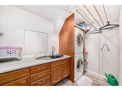 11-2200 Varsity Estates Drive Nw, Calgary, AB - Indoor Photo Showing Laundry Room