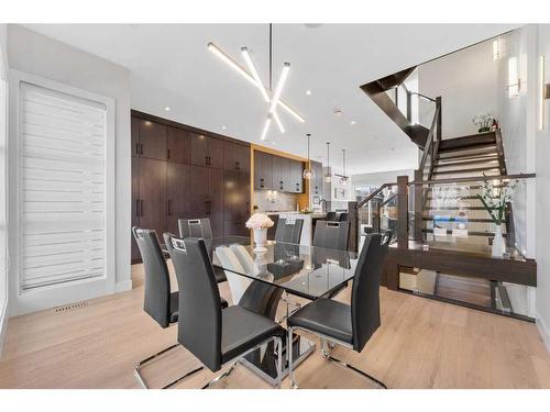 129 7 Avenue Ne, Calgary, AB - Indoor Photo Showing Dining Room