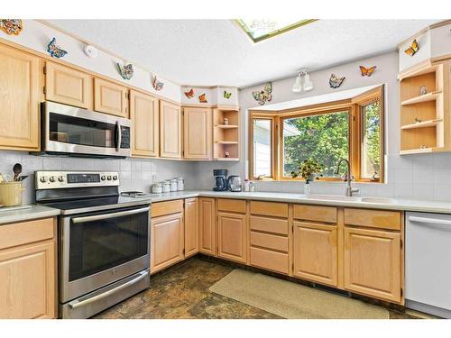 28139 Highway 581, Rural Mountain View County, AB - Indoor Photo Showing Kitchen