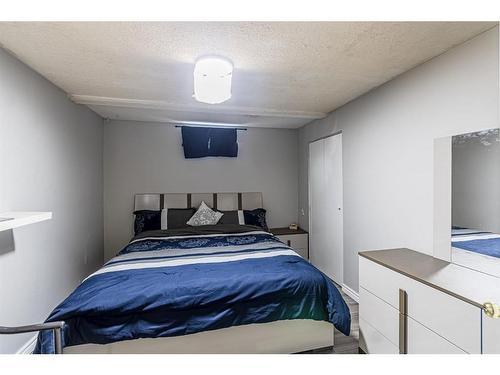 21 Castleglen Road Ne, Calgary, AB - Indoor Photo Showing Bedroom