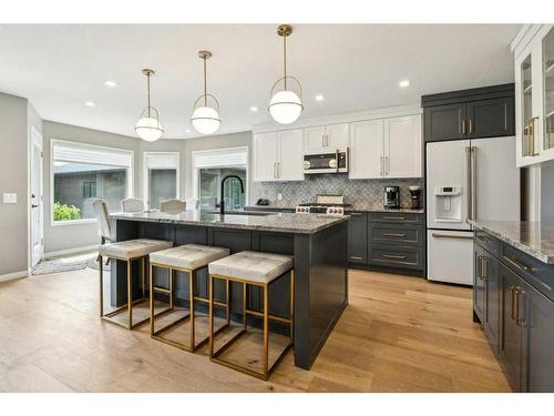 850 37 Street Nw, Calgary, AB - Indoor Photo Showing Kitchen With Upgraded Kitchen