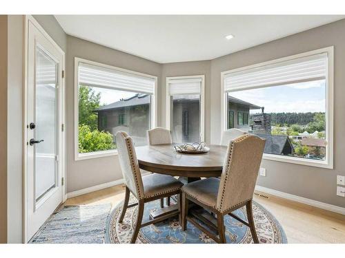 850 37 Street Nw, Calgary, AB - Indoor Photo Showing Dining Room