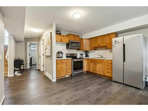 850 37 Street Nw, Calgary, AB - Indoor Photo Showing Kitchen