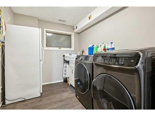 850 37 Street Nw, Calgary, AB - Indoor Photo Showing Laundry Room