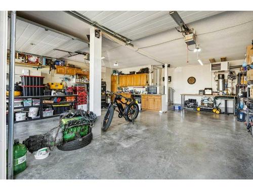 850 37 Street Nw, Calgary, AB - Indoor Photo Showing Garage