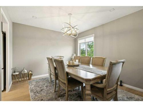 850 37 Street Nw, Calgary, AB - Indoor Photo Showing Dining Room
