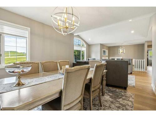 850 37 Street Nw, Calgary, AB - Indoor Photo Showing Dining Room