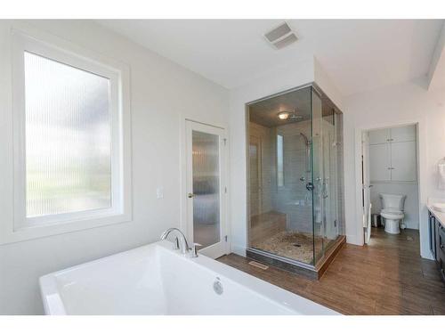 742 24 Avenue Se, Calgary, AB - Indoor Photo Showing Bathroom