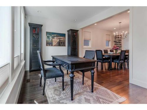 742 24 Avenue Se, Calgary, AB - Indoor Photo Showing Dining Room