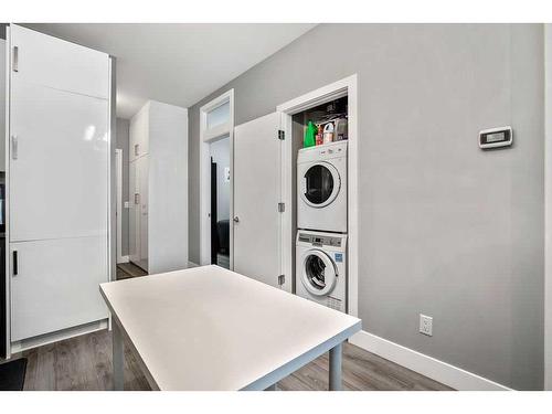 201-515 4 Avenue Ne, Calgary, AB - Indoor Photo Showing Laundry Room