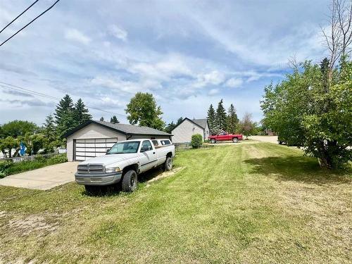 4822 47 Street, Bentley, AB - Outdoor