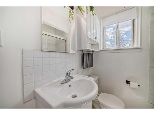 11419 111A Avenue Nw, Edmonton, AB - Indoor Photo Showing Bathroom