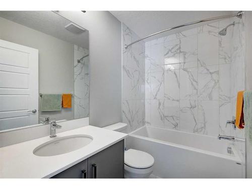506-850 Belmont Drive Sw, Calgary, AB - Indoor Photo Showing Bathroom