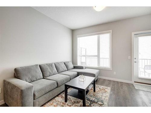 506-850 Belmont Drive Sw, Calgary, AB - Indoor Photo Showing Living Room