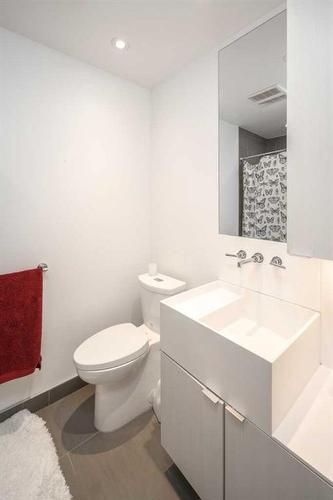 503-615 6 Avenue Se, Calgary, AB - Indoor Photo Showing Bathroom