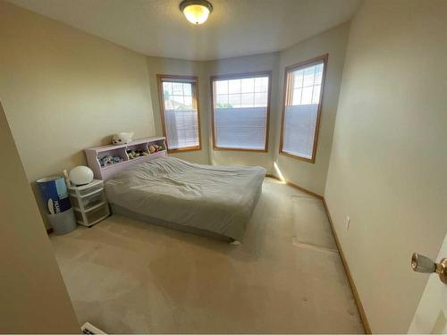 75 Hampstead Way Nw, Calgary, AB - Indoor Photo Showing Bedroom