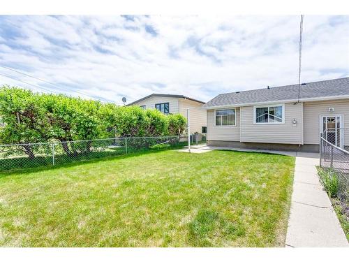 412 1 Avenue Se, Airdrie, AB - Outdoor