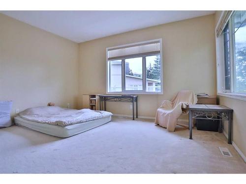 87 Edgeridge Terrace Nw, Calgary, AB - Indoor Photo Showing Bedroom