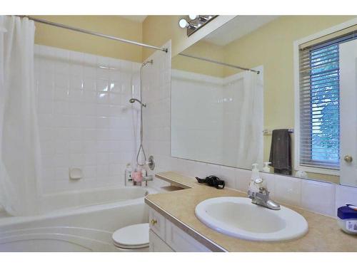 87 Edgeridge Terrace Nw, Calgary, AB - Indoor Photo Showing Bathroom