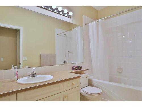 87 Edgeridge Terrace Nw, Calgary, AB - Indoor Photo Showing Bathroom