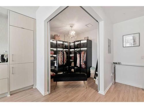 422-615 6 Avenue Se, Calgary, AB - Indoor Photo Showing Other Room