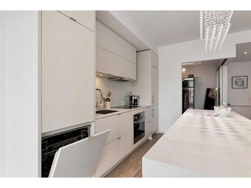 422-615 6 Avenue Se, Calgary, AB - Indoor Photo Showing Kitchen