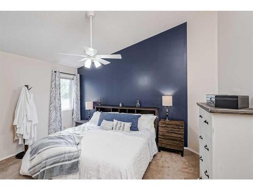 112 Somerset Circle Sw, Calgary, AB - Indoor Photo Showing Bedroom