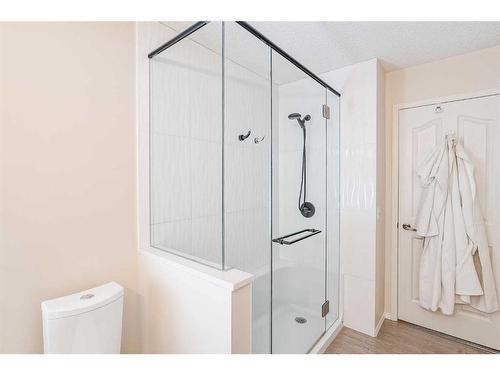 112 Somerset Circle Sw, Calgary, AB - Indoor Photo Showing Bathroom