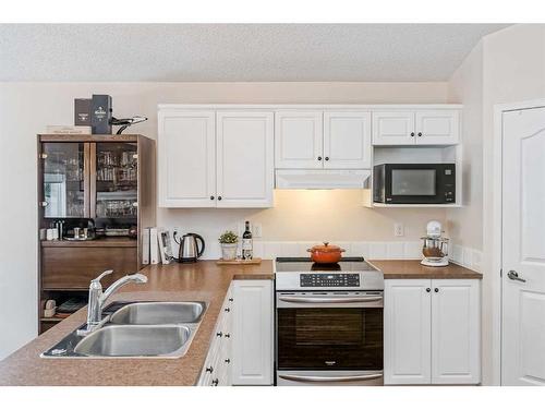 112 Somerset Circle Sw, Calgary, AB - Indoor Photo Showing Kitchen With Double Sink