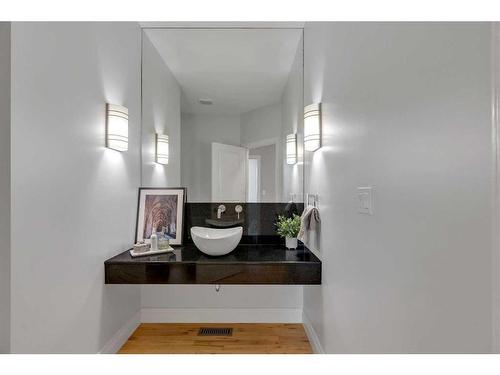 8 Discovery Valley Cove Sw, Calgary, AB - Indoor Photo Showing Bathroom